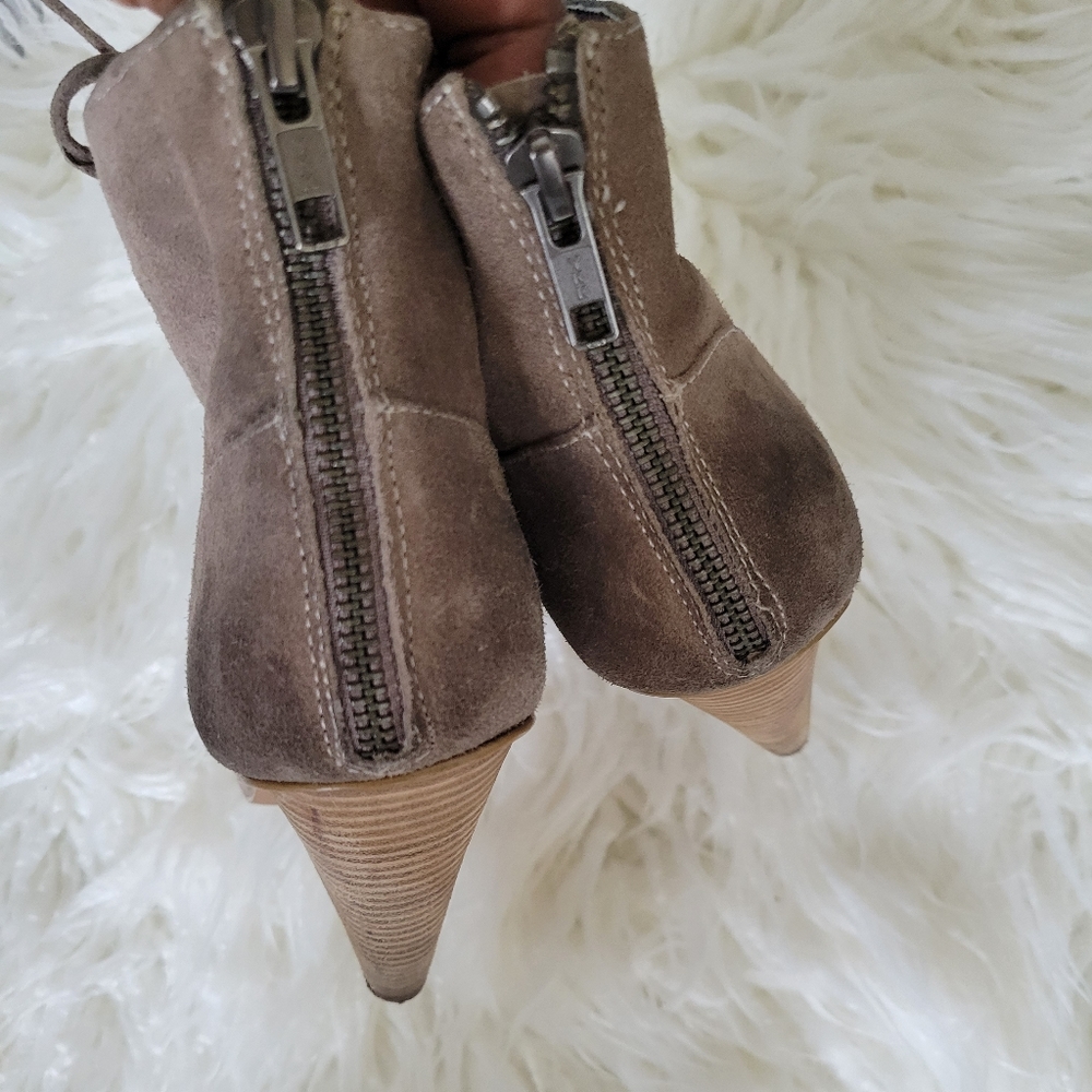 Trouve Culton-Lea Lace-up Booties in Khaki - Picture 5 of 14